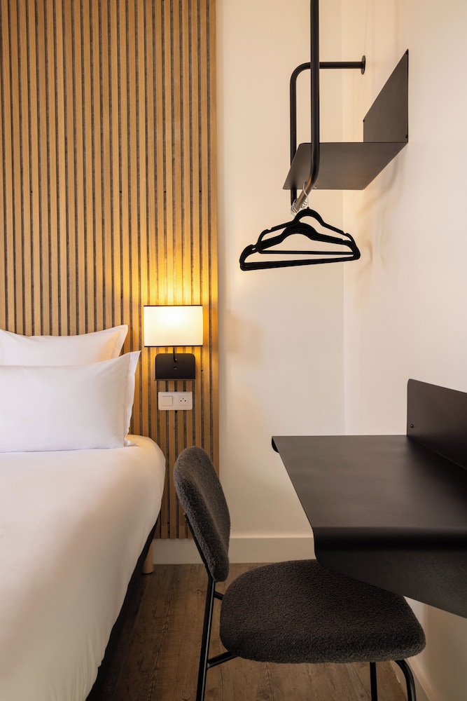 HOTEL KORNER MONTPARNASSE 20/50