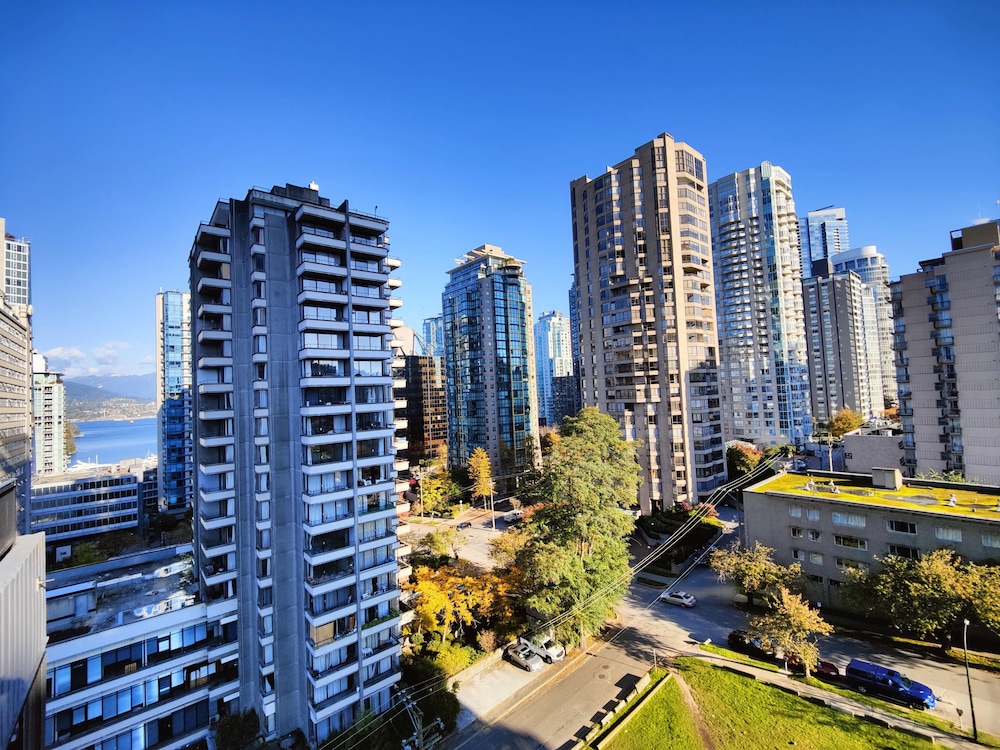 Divya Sutra Suites on Robson Downtown Vancouver 40/42