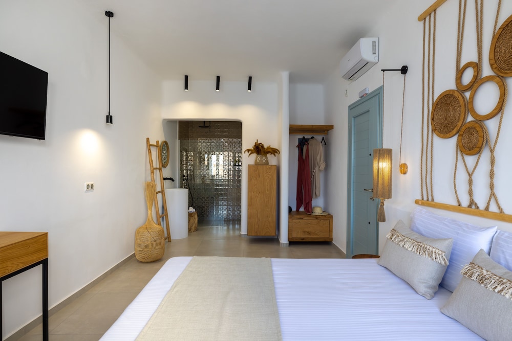 Infinity Blue Suites 9/50