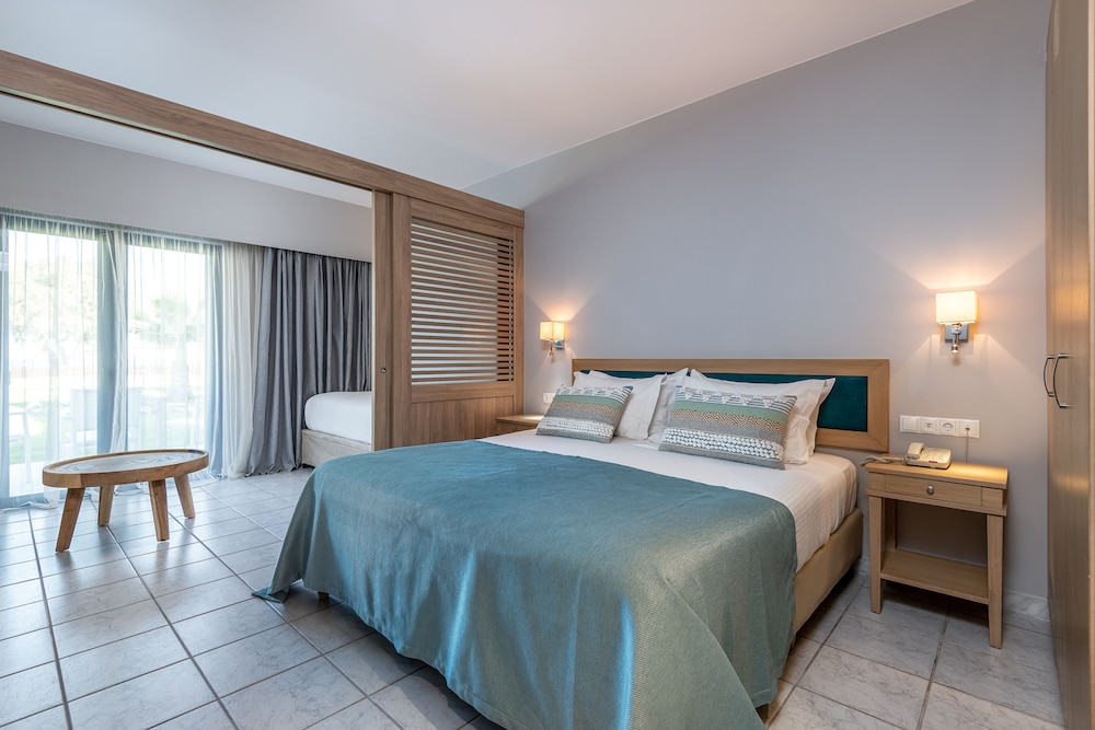 JUNIOR SUITE, GARDEN VIEW, RESORT AREA