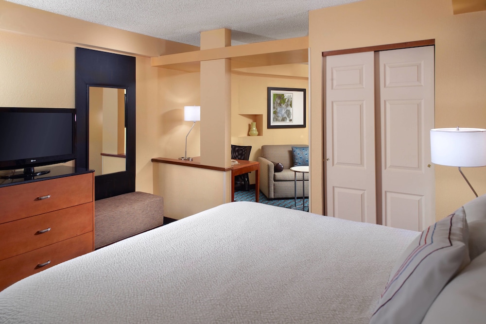 Fairfield Inn & Suites Clarksville 10/21