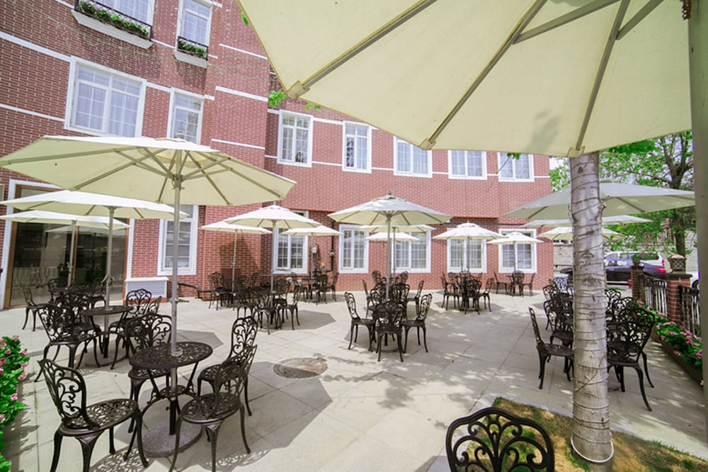 restaurant cafeteria