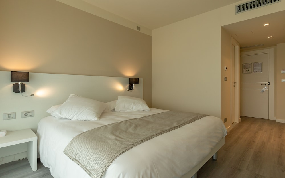 La Dolce Vita Hotel 6/30