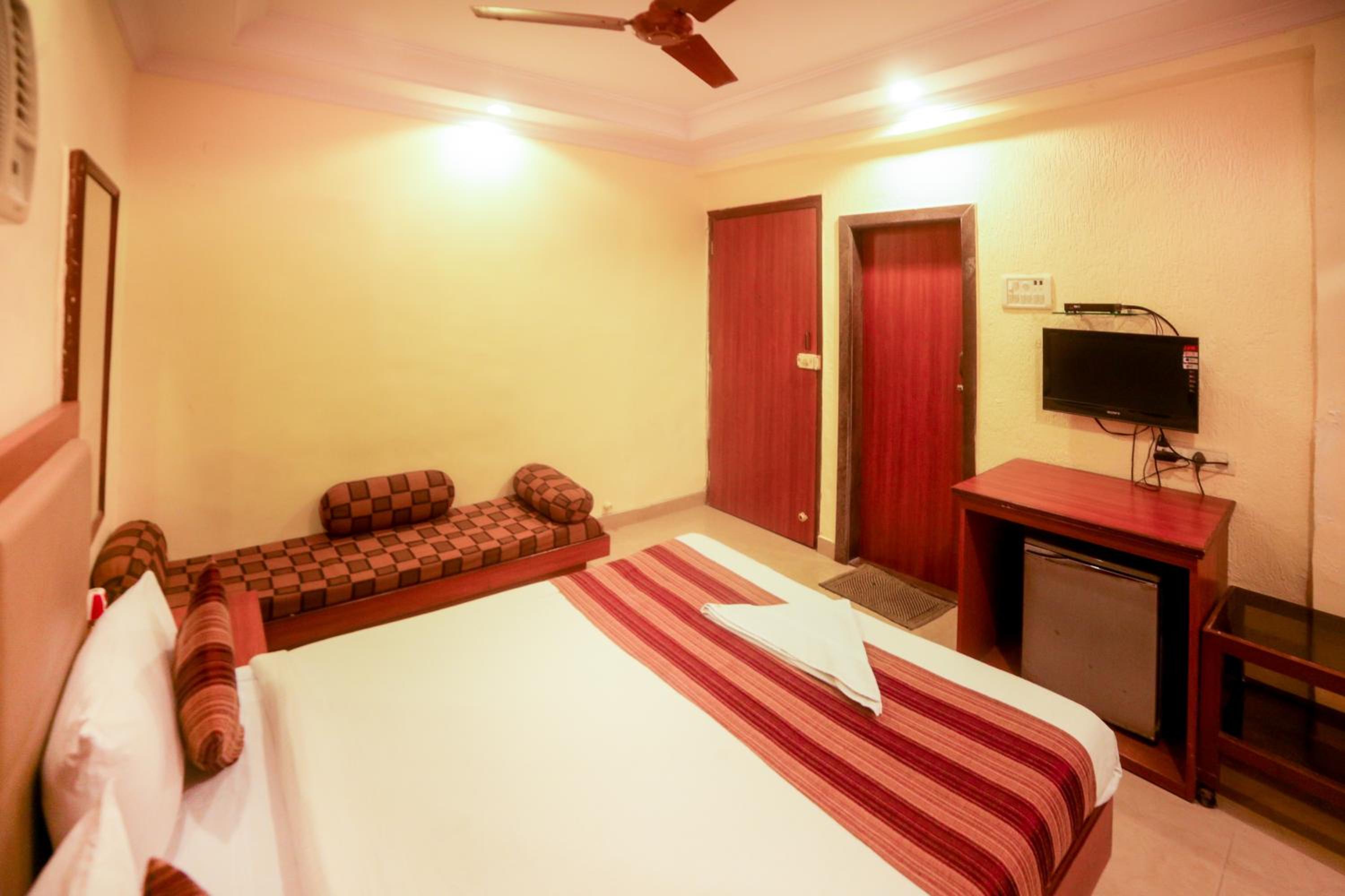 Lucky Hotels And Restaurants Bandra