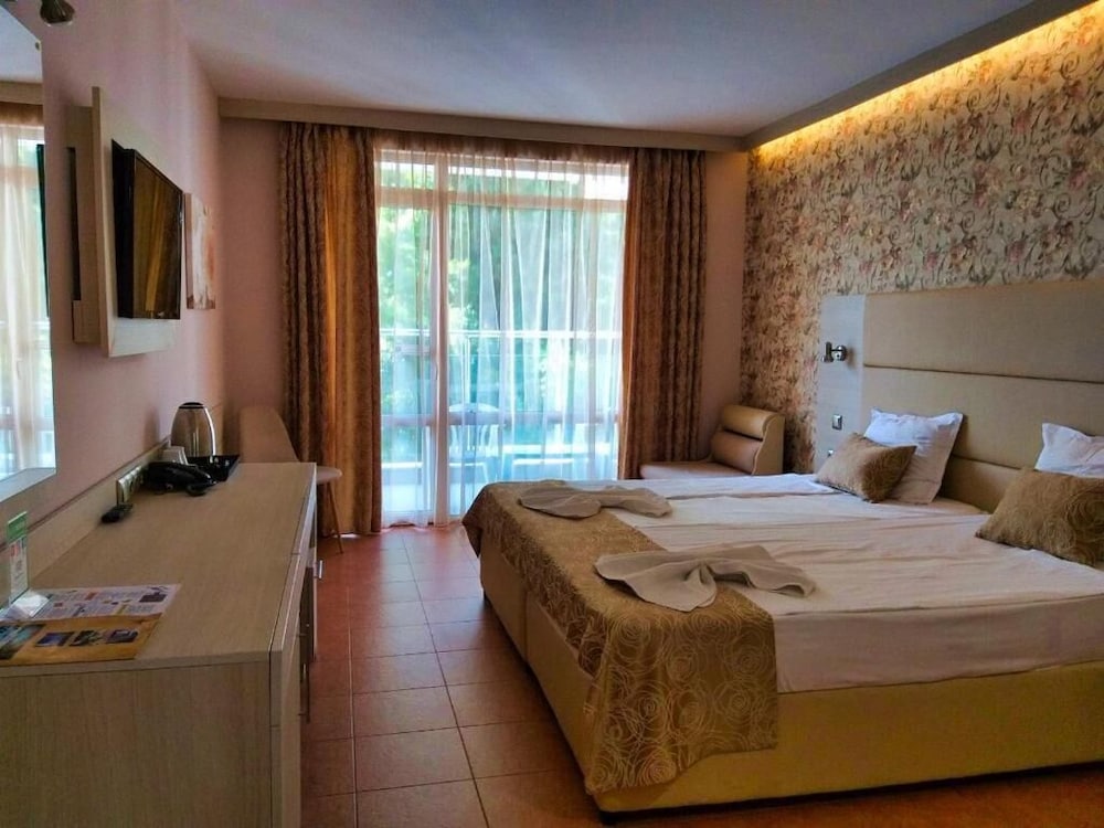Aphrodite Hotel 34/73