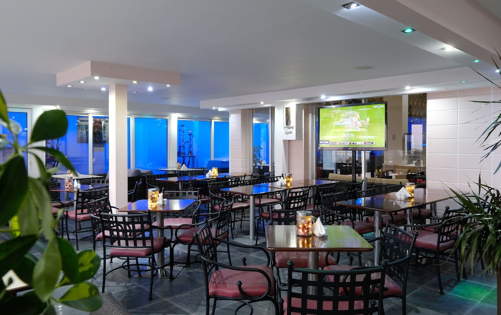 Flamingo Beach Hotel 26/35