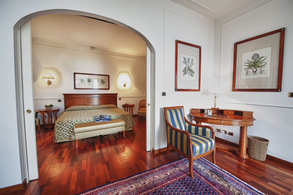 Relais Casali Della Cisterna 6/47