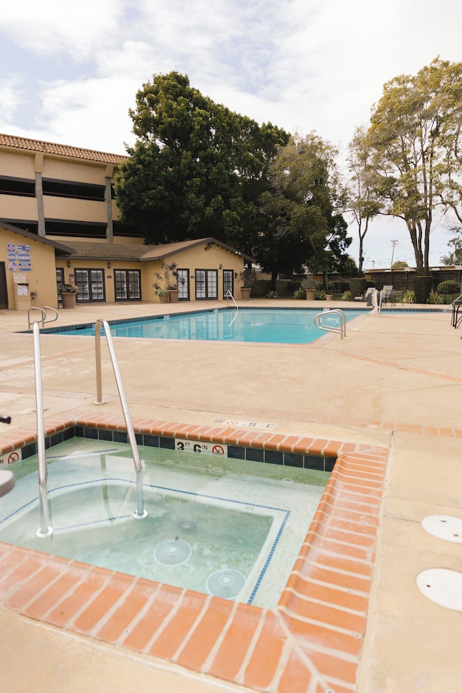 HISTORIC SANTA MARIA INN 36/67
