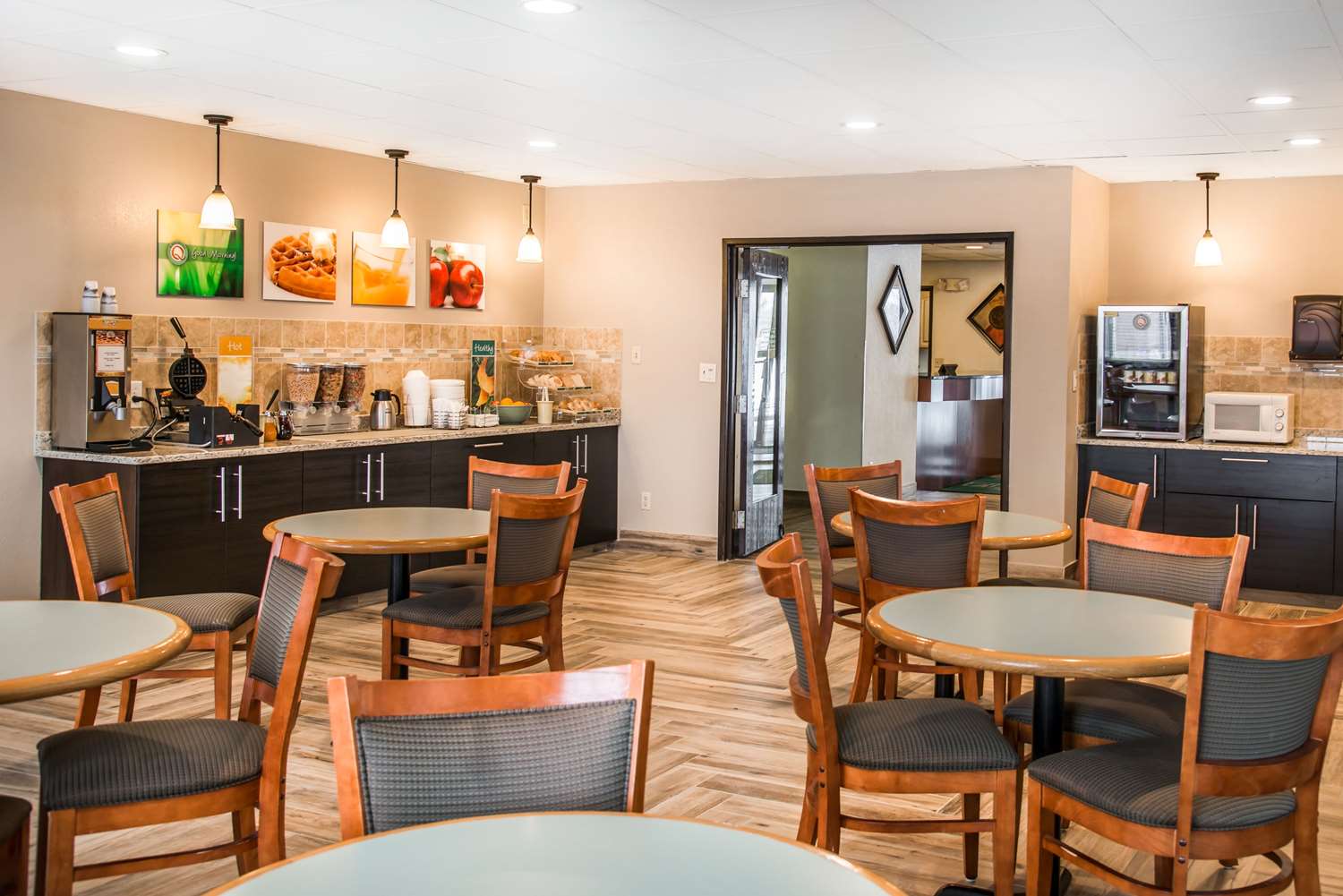 Hudson Inn & Suites (ex Quality Inn) 33/38