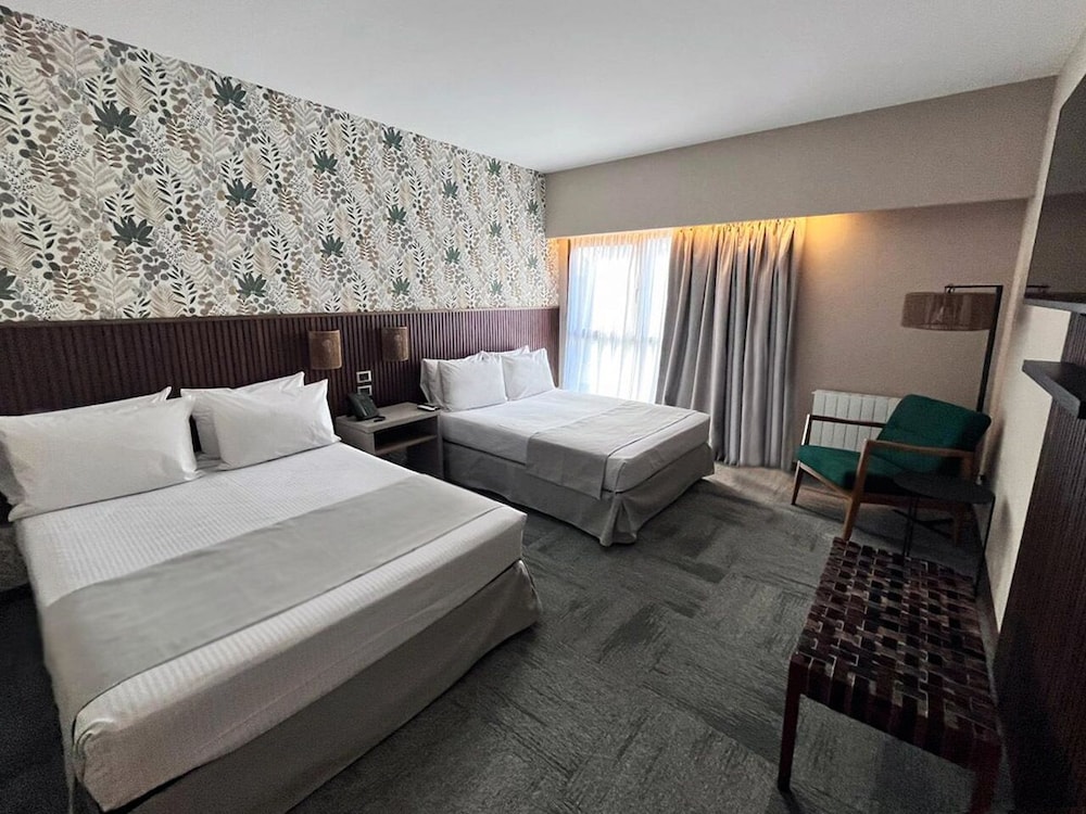 Cerro Calafate Hotel 6/30