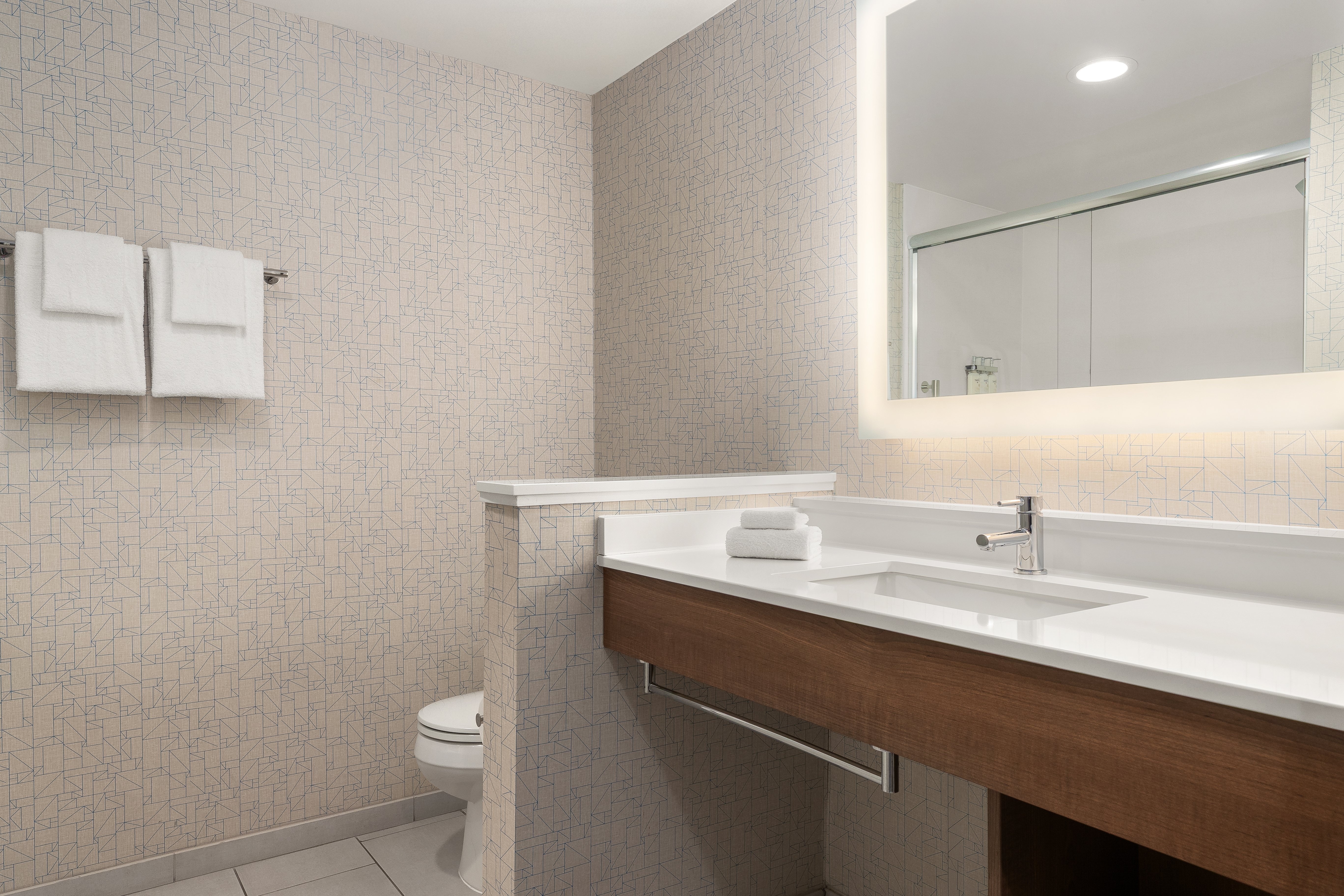 Suite, King Bed, Accessible