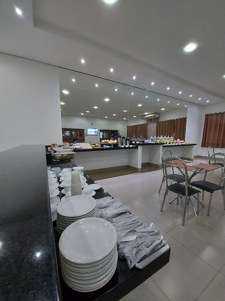 Emmis Park Hotel 38/47