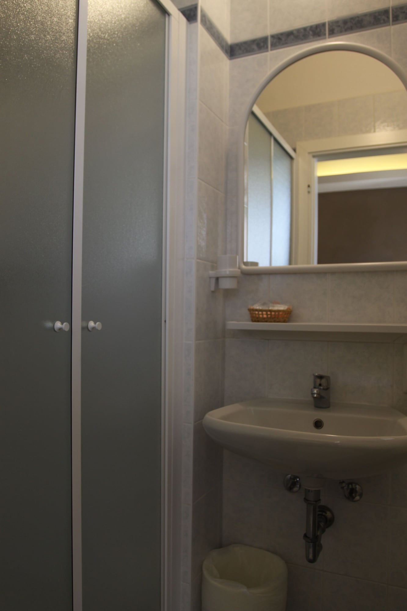 غرفة اقتصادية بسرير كوين، Hotel Adele 4/4