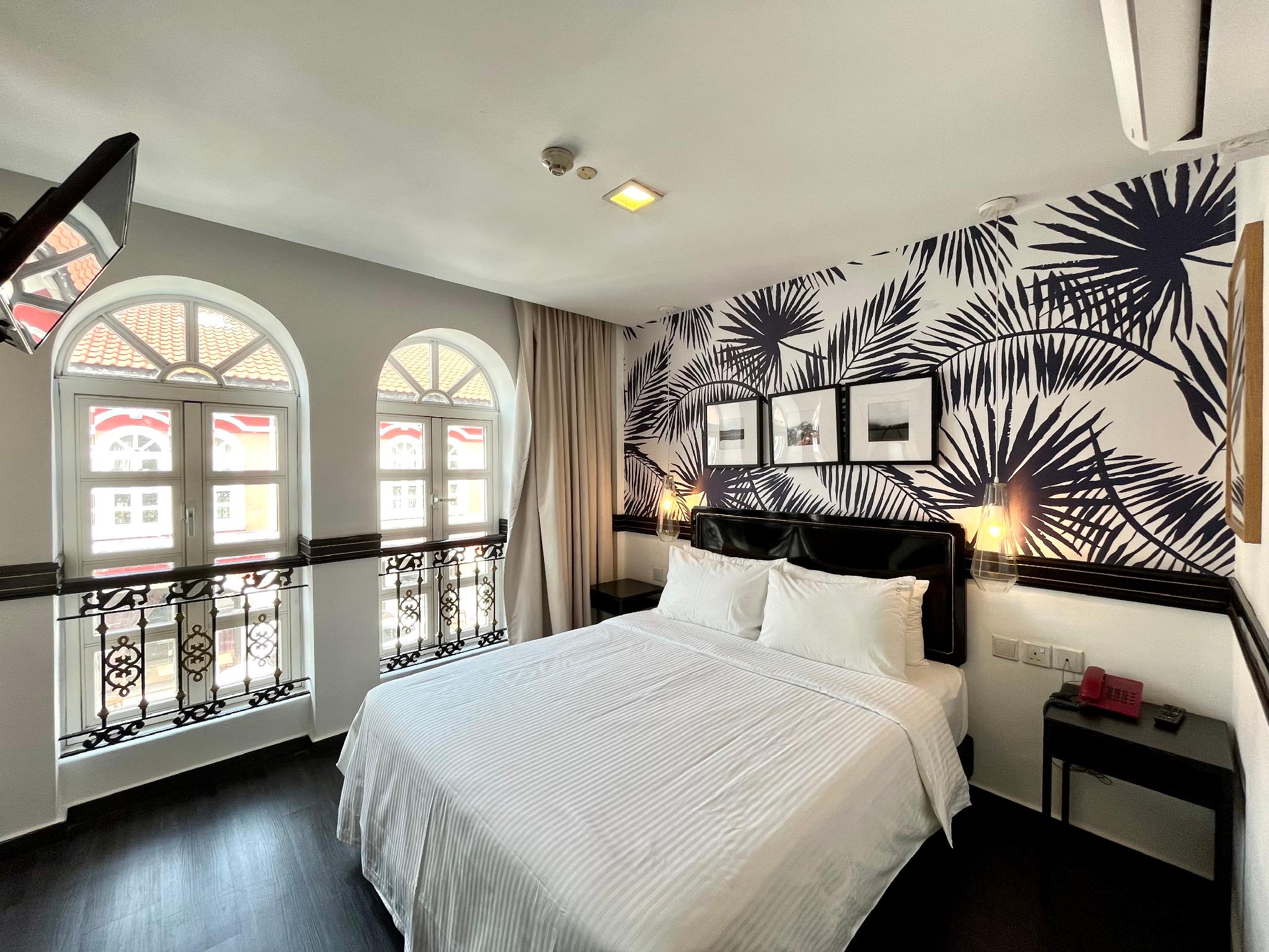 Boutique, Queen Bed