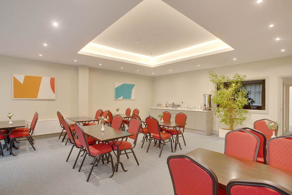 Civic Guest House 18/24