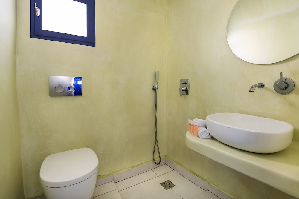 Studio, Triple, 1 Double and 1 Single Bed, Samson S Village 8/8
