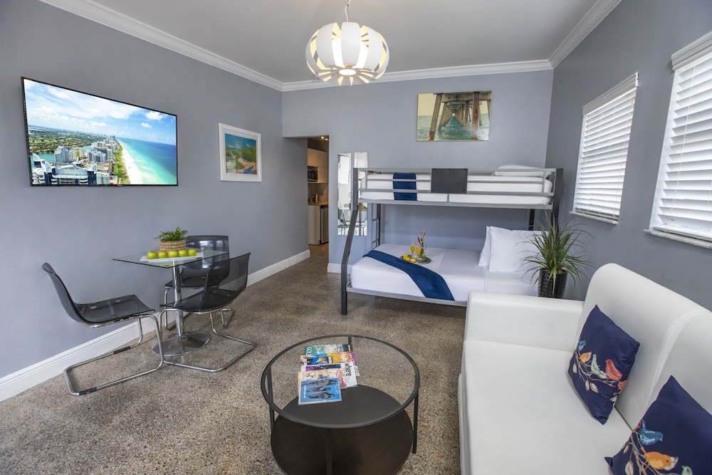 Hollywood Beach Suites Hostel Hotel 8/75