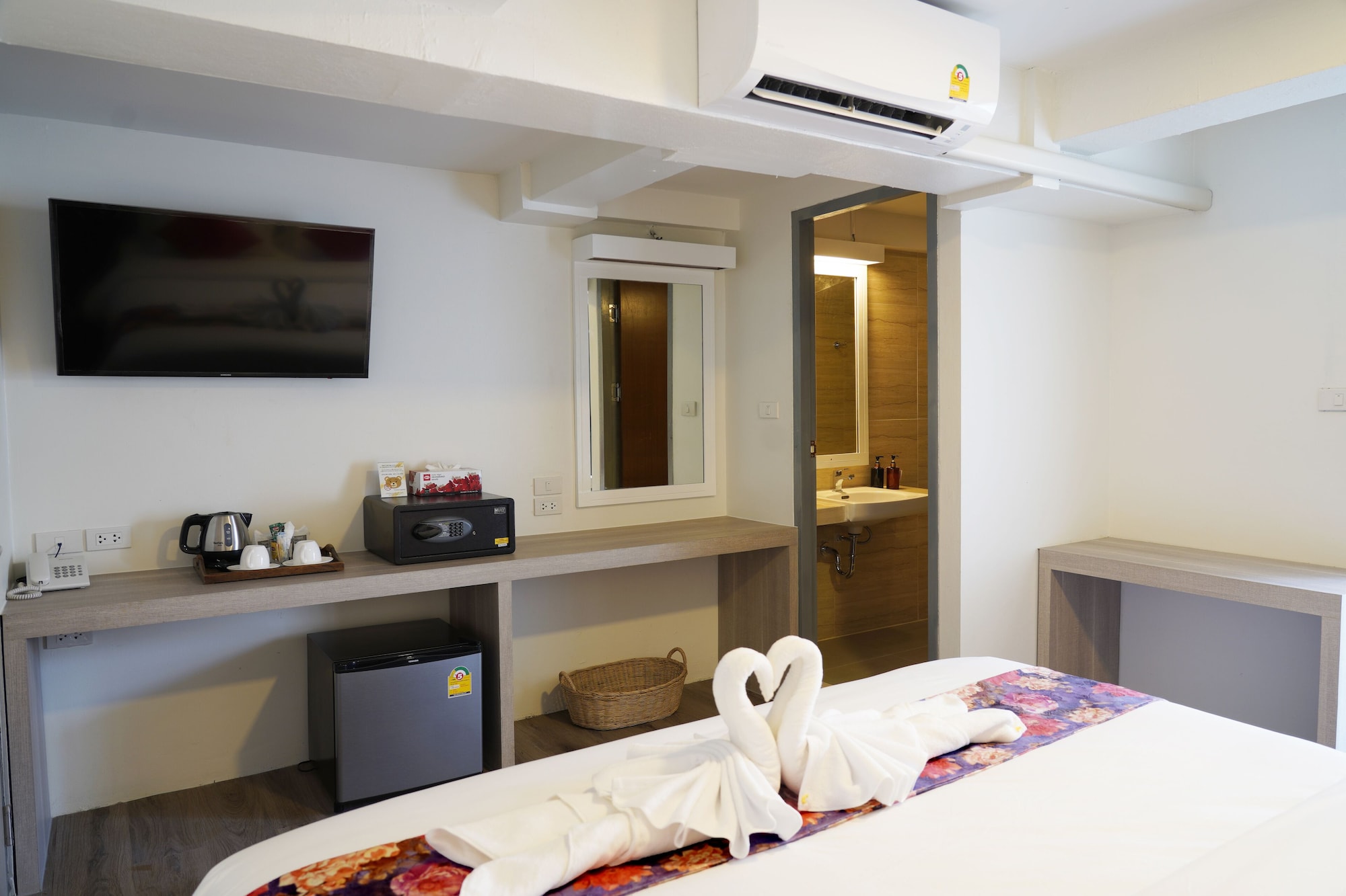 Grand, Queen Bed, Private Bathroom, Balcony