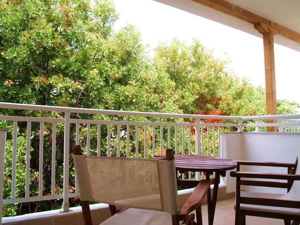 Maranton Beach Hotel 44/55