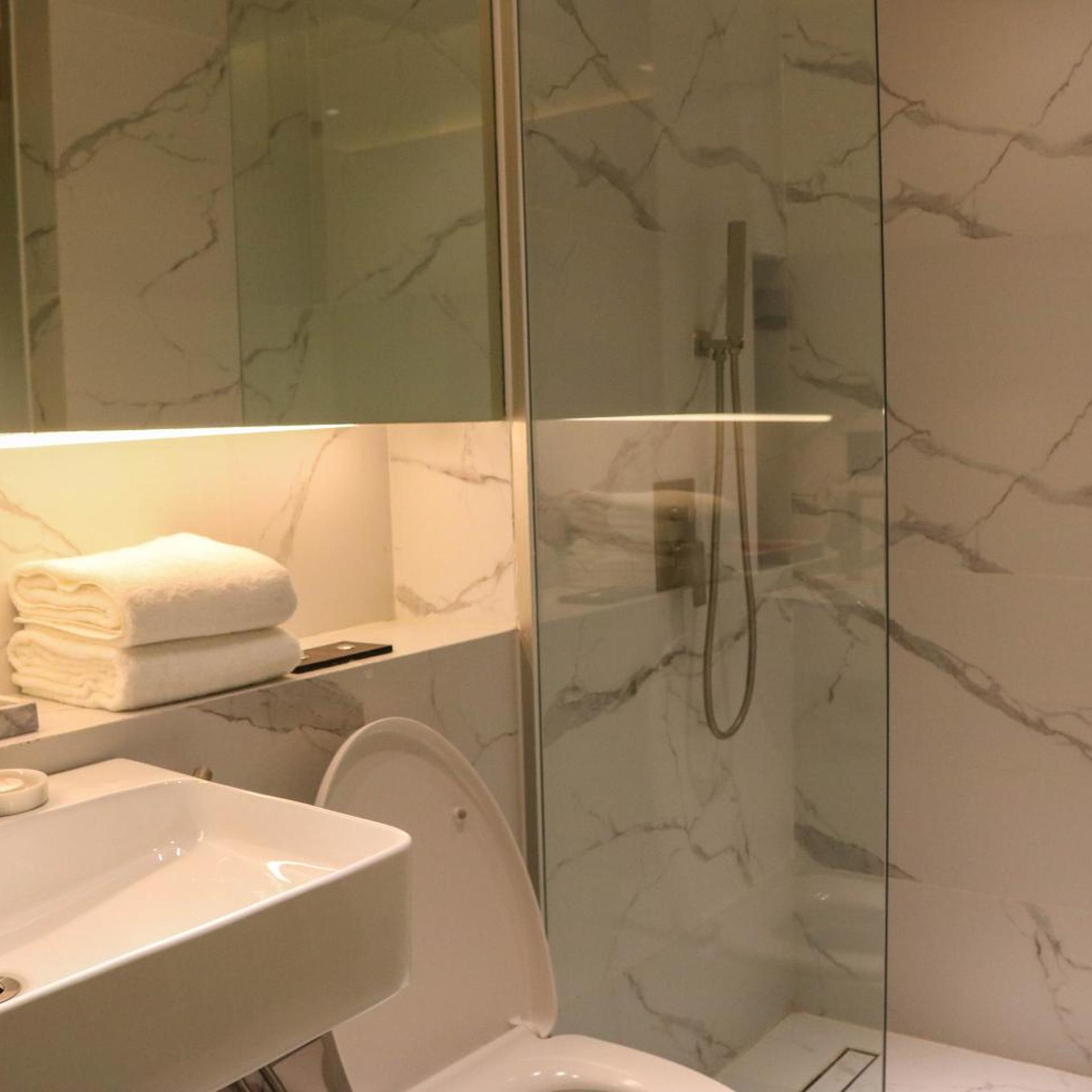 Standard, Single Bed, Queen Bed, No Window، Red Hotel Cubao 9/10