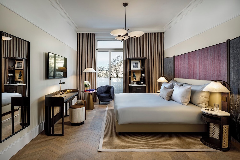 Ambassador, Deluxe, Twin Beds