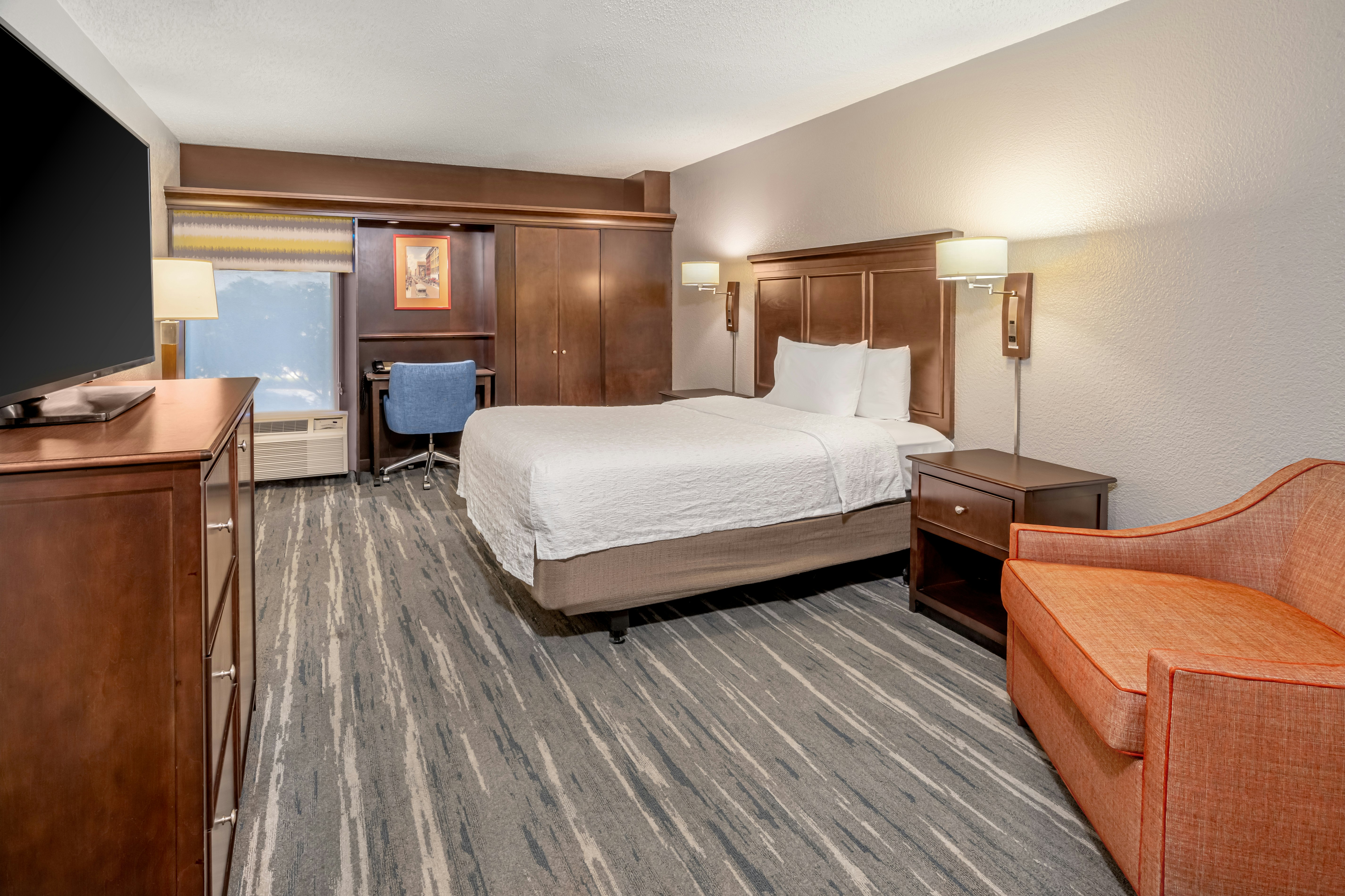 ROOM, QUEEN BED, ACCESSIBLE