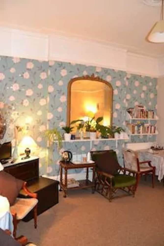 Abbey Lodge Hotel 25/31