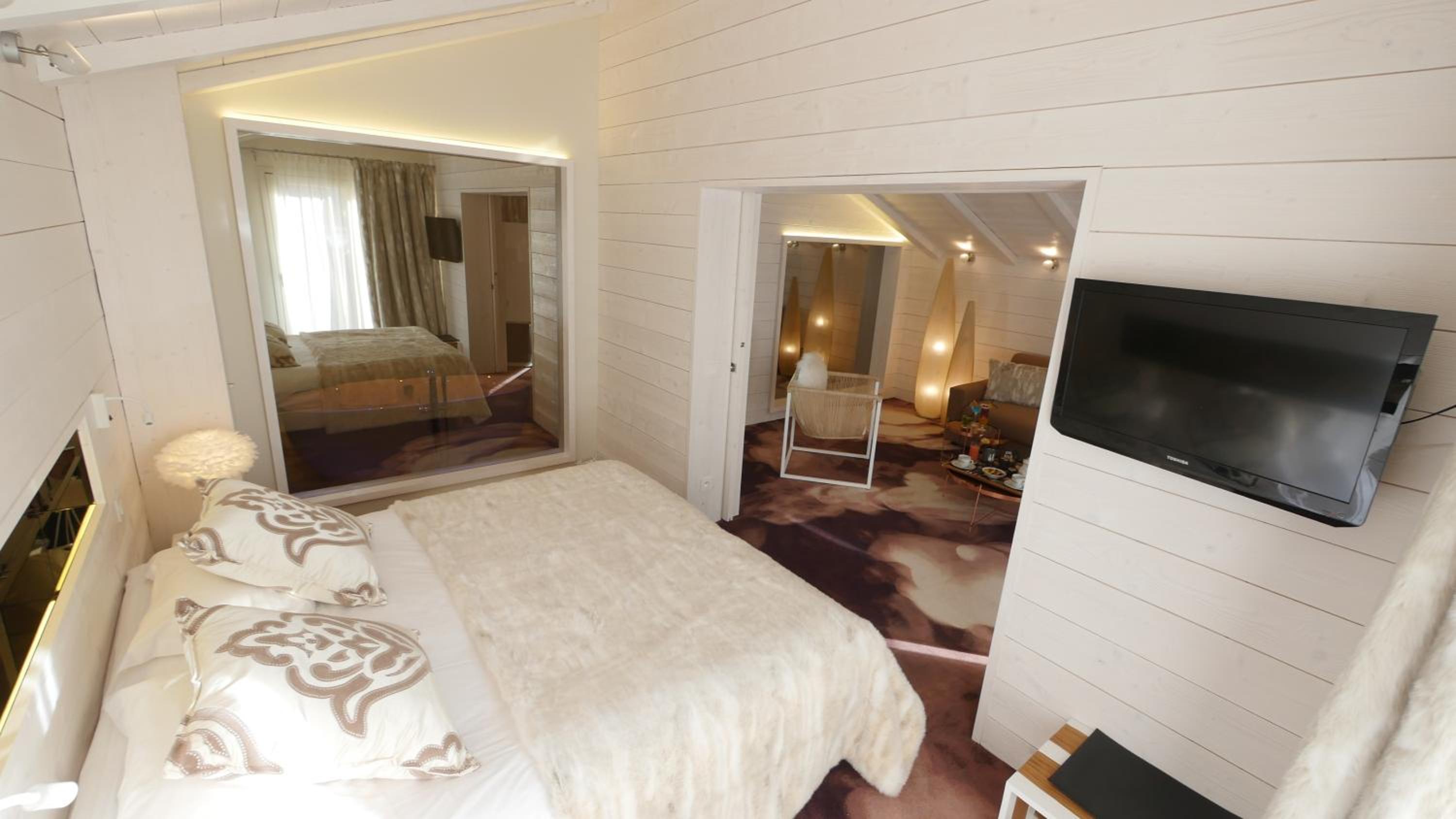 جناح عائلي بإطلالة على الجبل بغرفتي نوم، Hôtel Tsanteleina 2/7