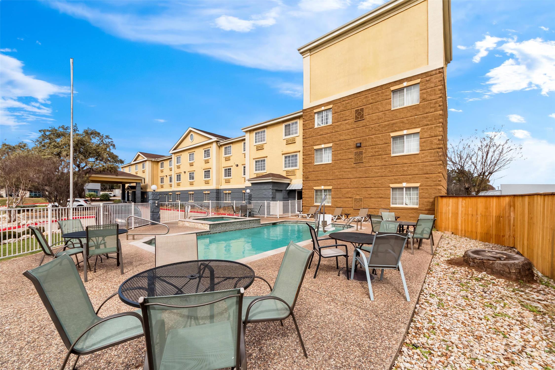 Quality Inn & Suites San Antonio Airport - Stone Oak 26/37