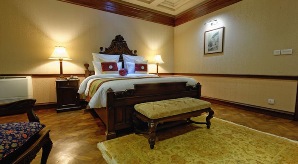 Faletti’s Hotel 28/68
