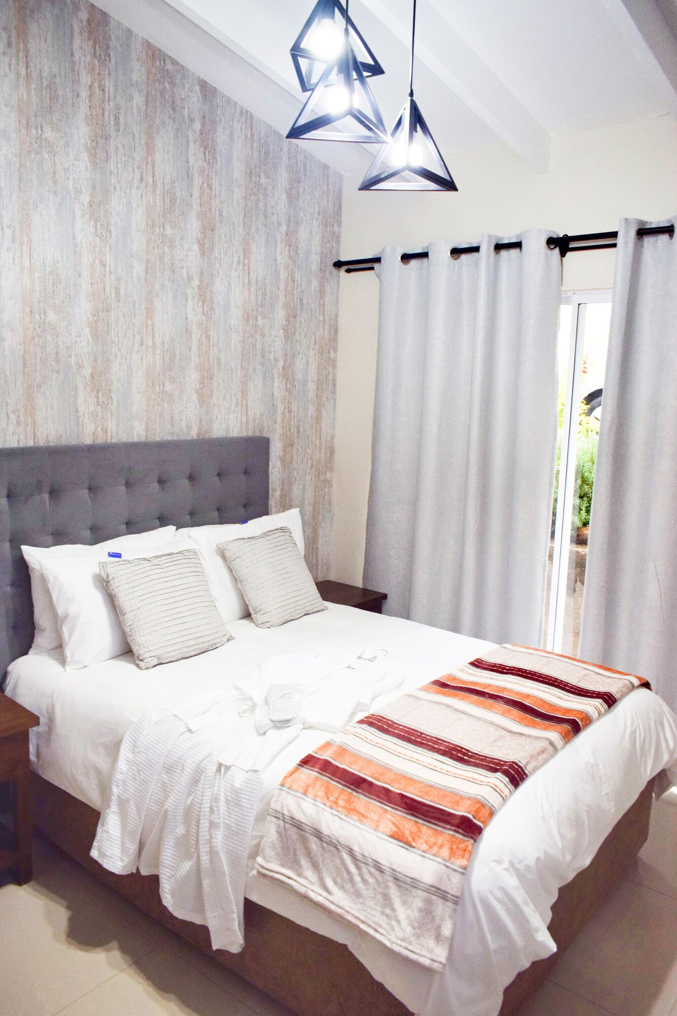 DELUXE, DOUBLE BED