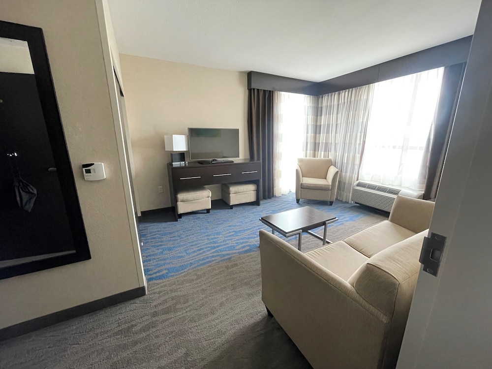 Holiday Inn Owensboro Riverfront 49/75