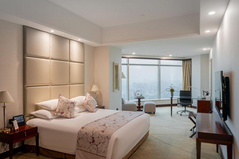 Smart, Executive, Queen Bed