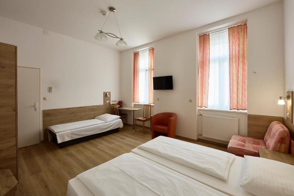 Terminus Hotel 8/50