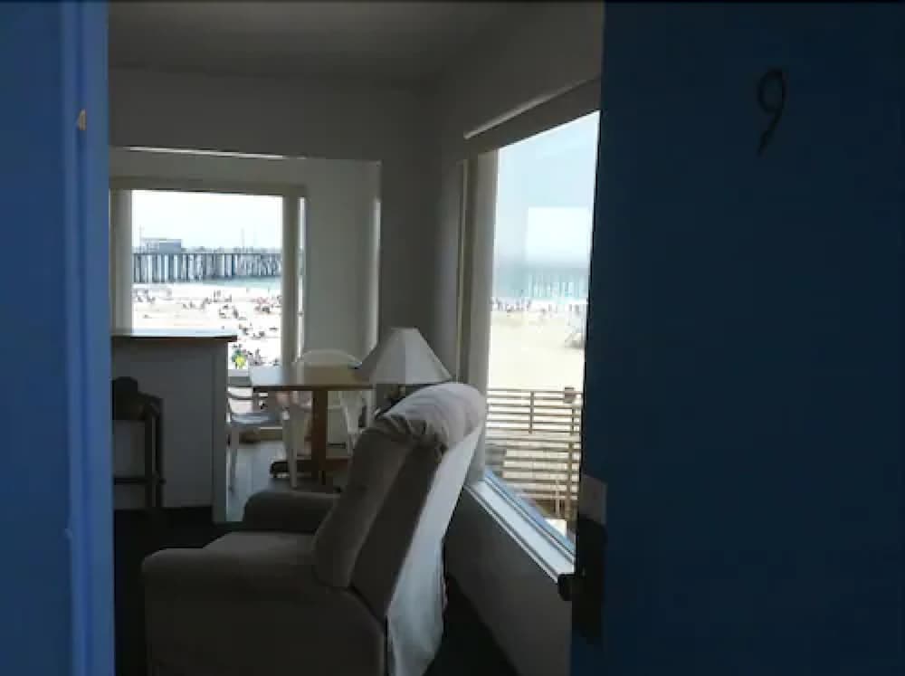 DOLPHIN COVE MOTEL 26/69