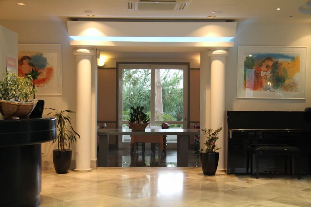 Mantenia Hotel 6/50