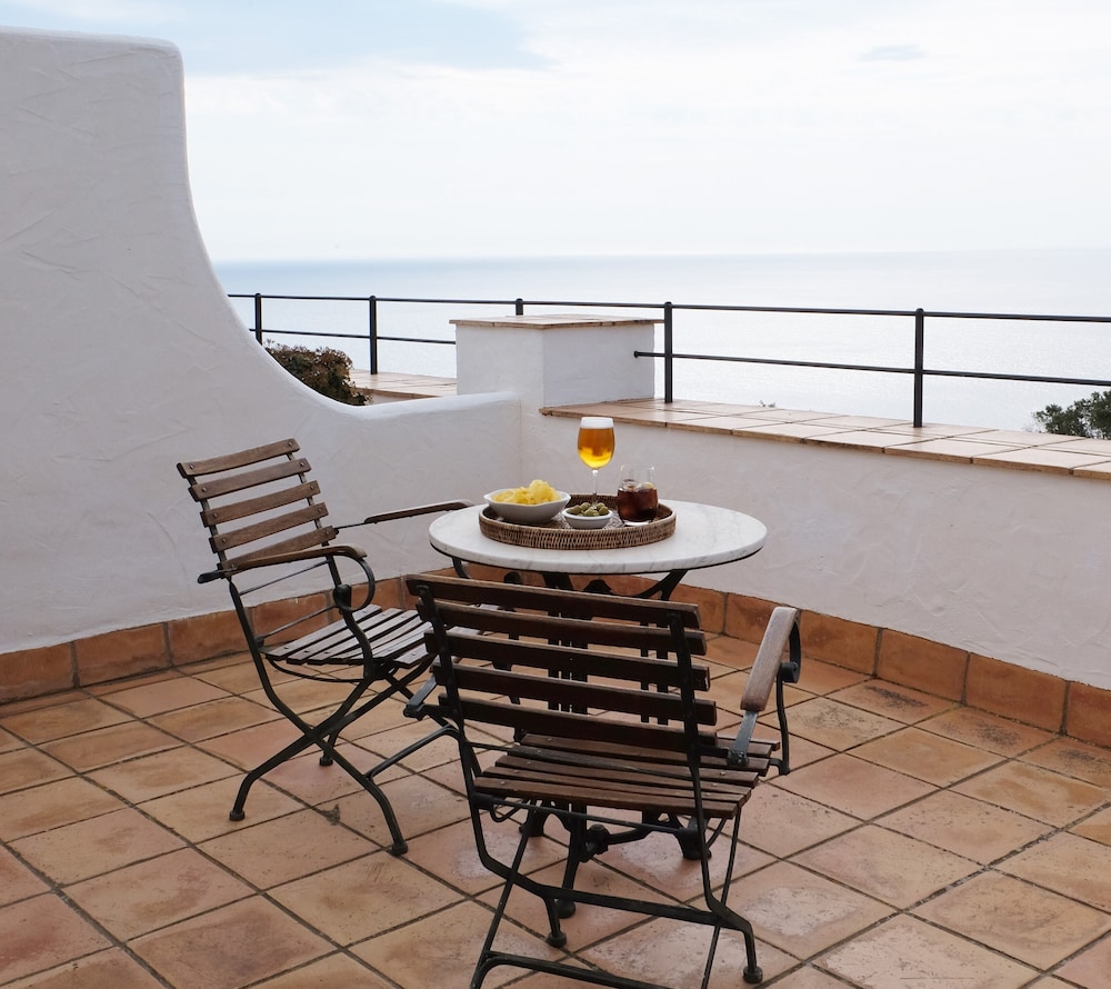 El Far Hotel Restaurant 46/54