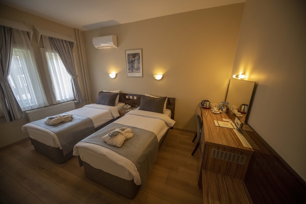 Herakles Thermal Hotel 12/57