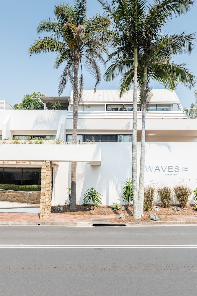 Waves Byron Bay 4/63