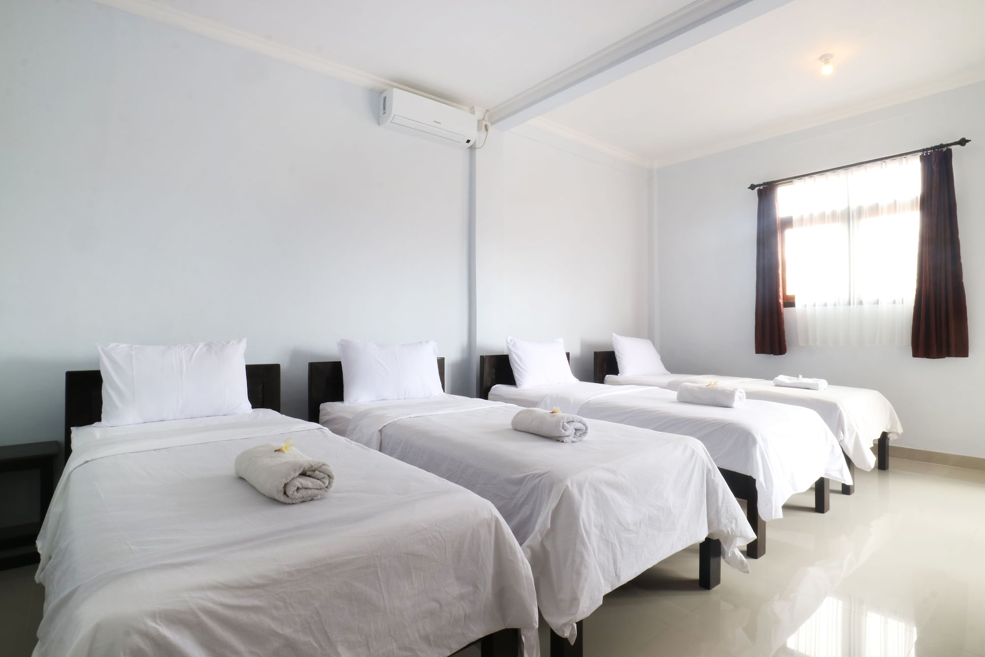 ROOM, QUADRUPLE