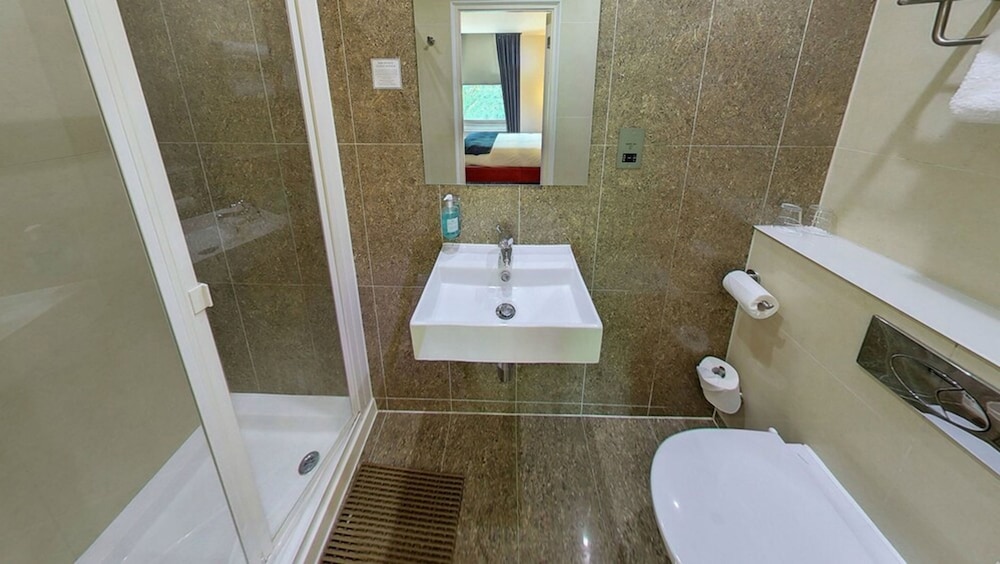 Simply Rooms & Suites 34/40