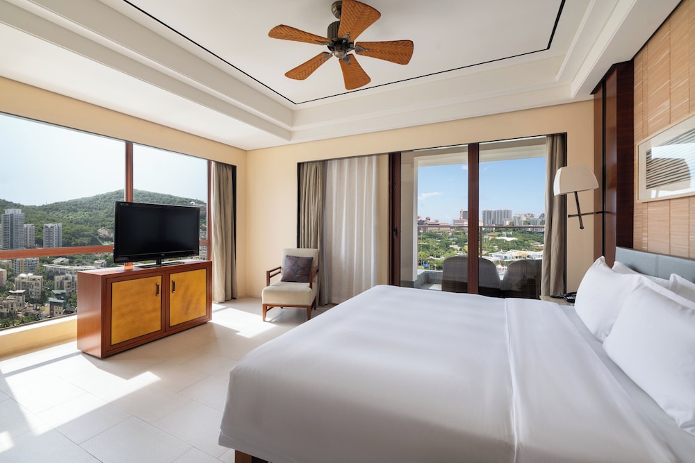 Premium, King Bed, Bay View, Club Lounge Access, Smoking