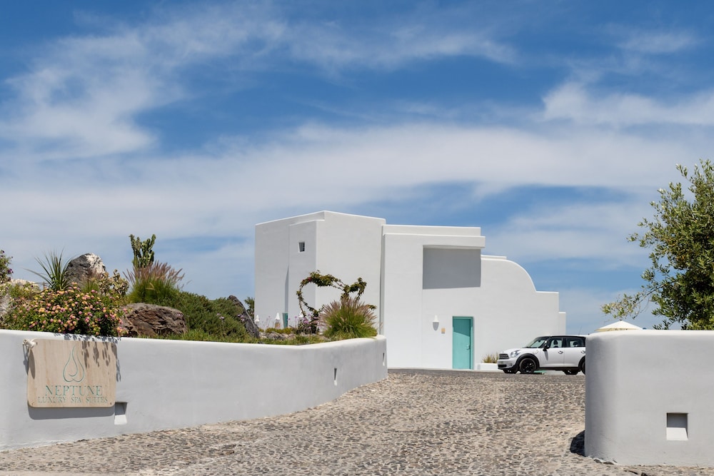 Neptune Luxury Spa Suites 65/72