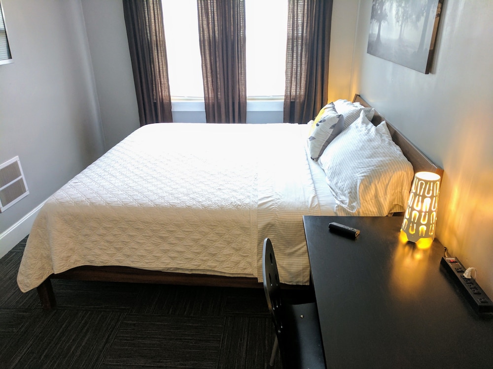 Private, Deluxe, King Bed, Shared Bathroom، The Wayfaring Buckeye Hostel 4/5