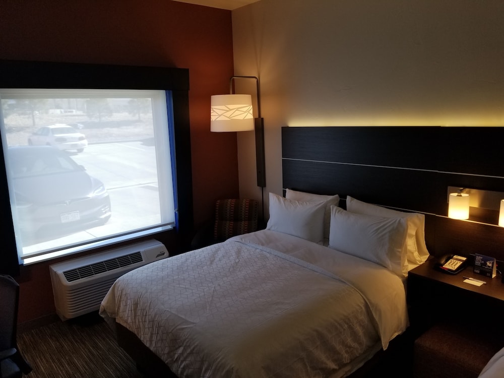 SUITE, KING BED, SOFA