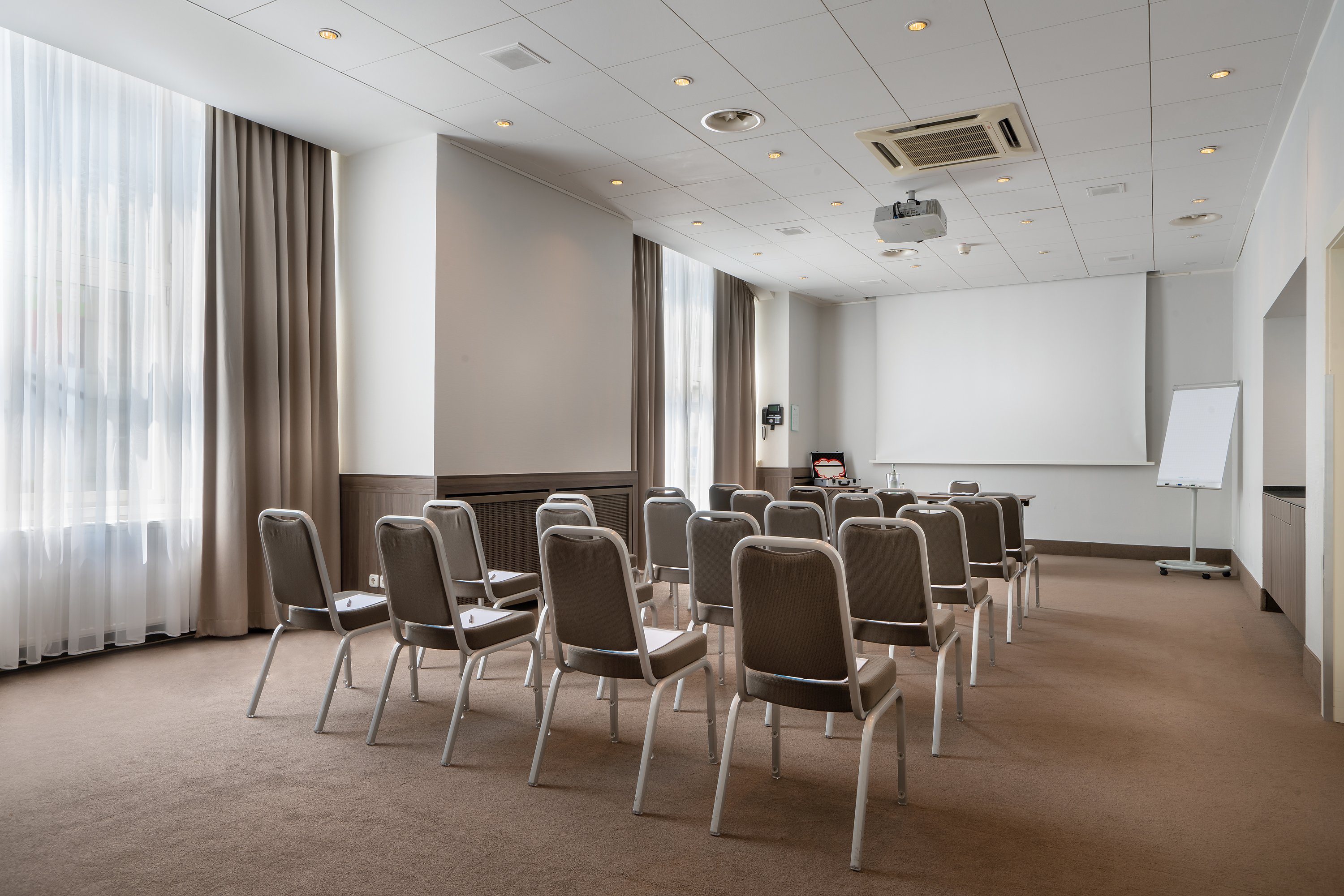 Garner Hotel Essen - Handelshof by IHG 72/85