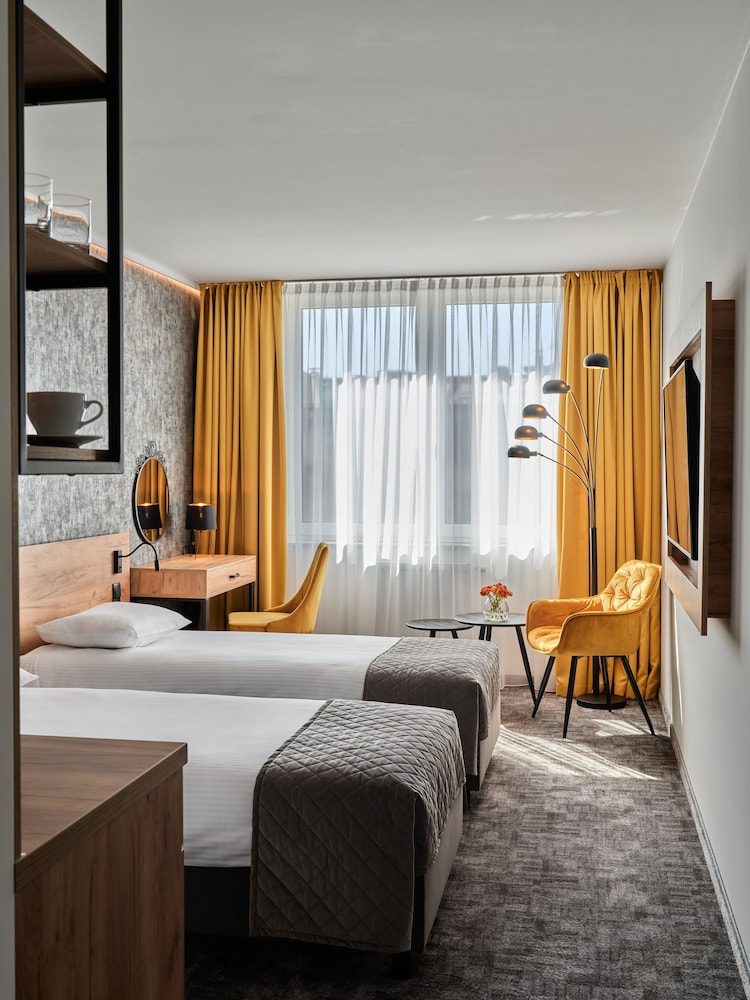 1891 Garni Hotel 12/44