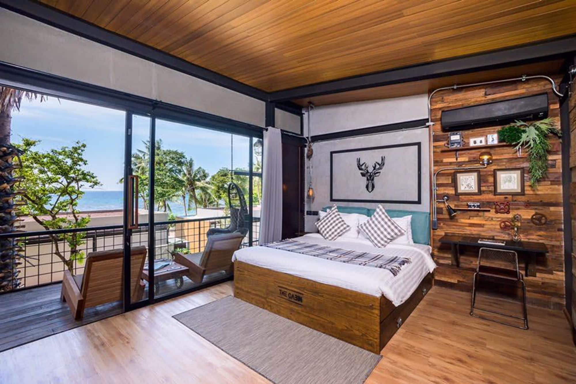 Seaside Deluxe Loft