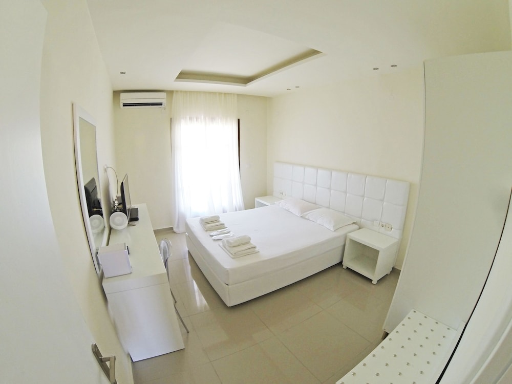 Hotel Macedon 8/43