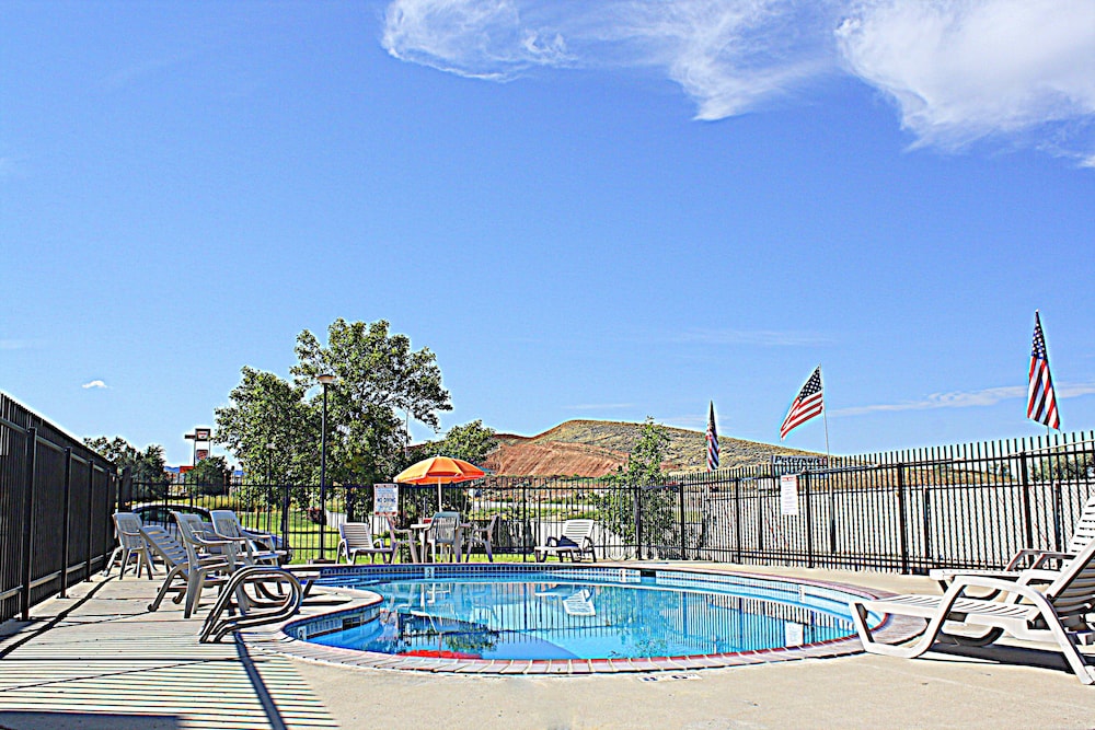 Econo Lodge Salina 34/38